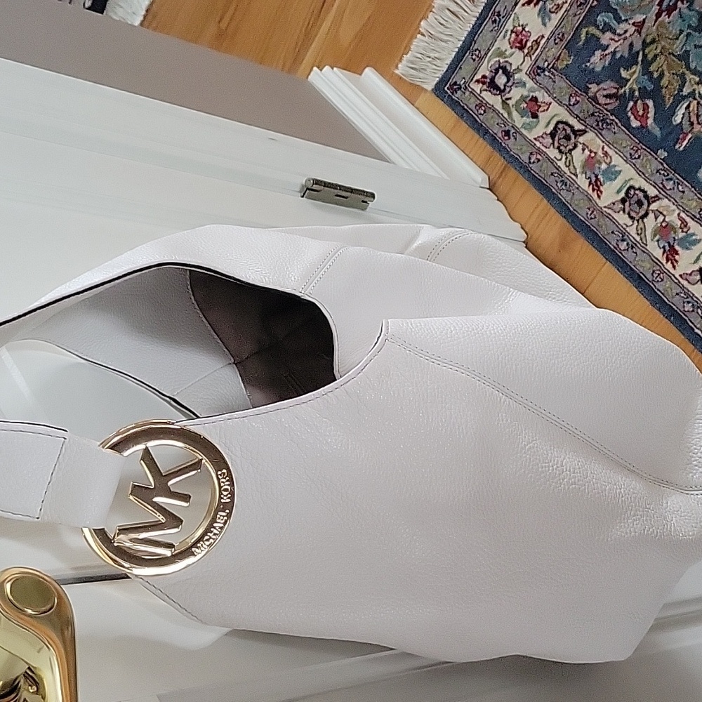 Michael Kors Elegant White Leather Hobo Bag - Picture 7 of 9